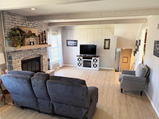 1608 SW 21st Street, Blue Springs, MO 64015