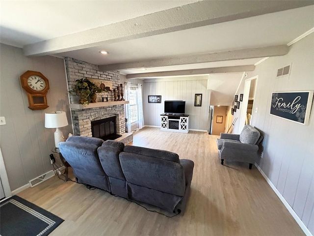 1608 SW 21st Street, Blue Springs, MO 64015