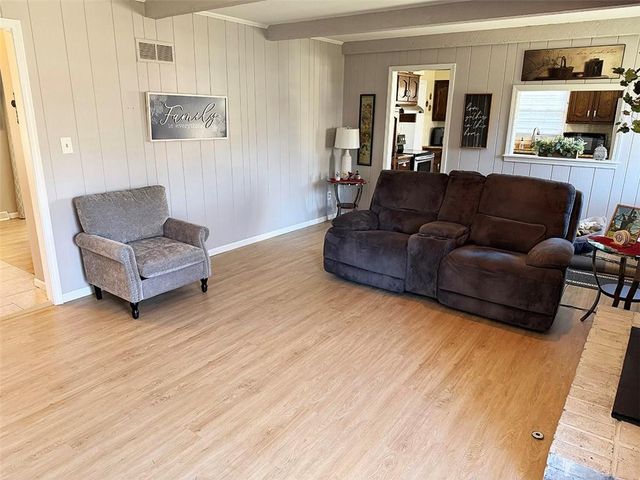 1608 SW 21st Street, Blue Springs, MO 64015