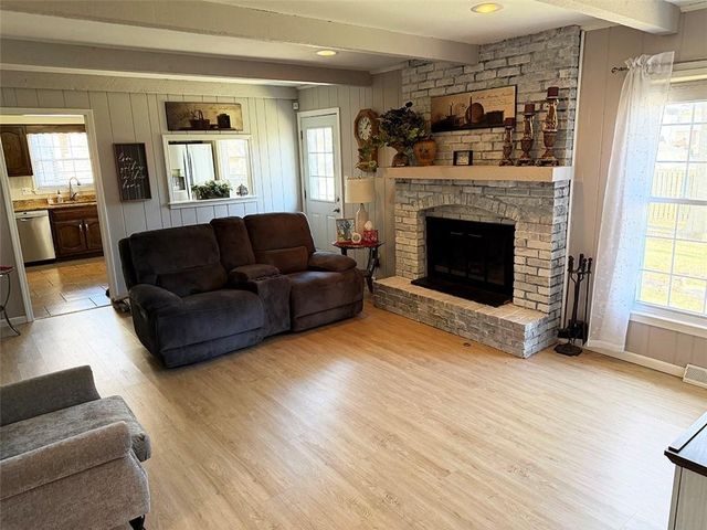 1608 SW 21st Street, Blue Springs, MO 64015