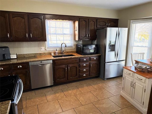 1608 SW 21st Street, Blue Springs, MO 64015