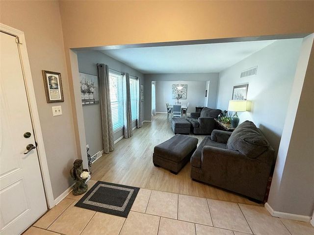 1608 SW 21st Street, Blue Springs, MO 64015