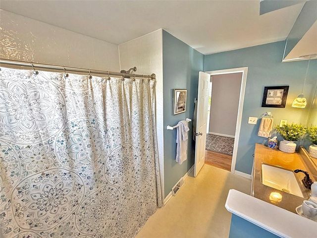 1608 SW 21st Street, Blue Springs, MO 64015