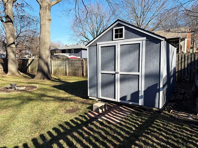 1608 SW 21st Street, Blue Springs, MO 64015