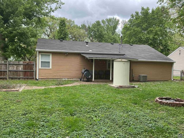 2425 SW 26th DR, Topeka, KS 66611
