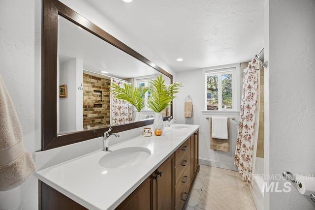 839 E Hearthstone Dr, Boise, ID 83702