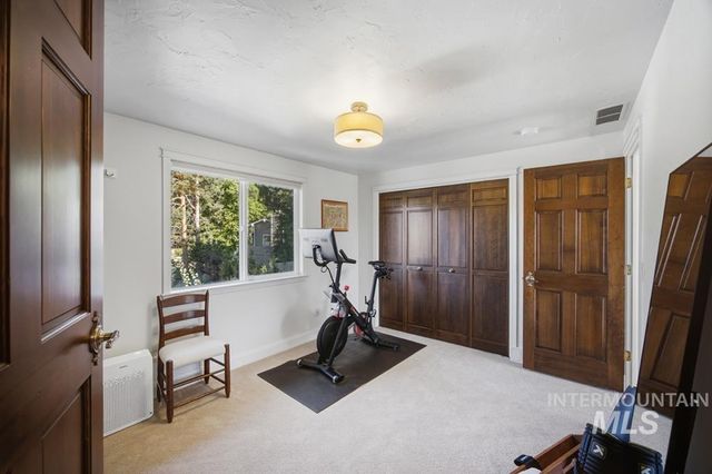 839 E Hearthstone Dr, Boise, ID 83702