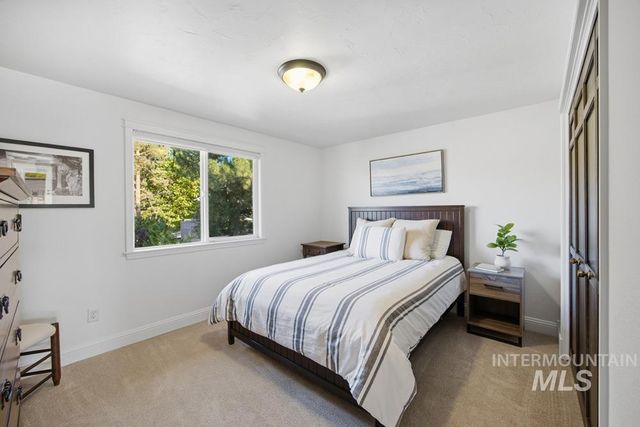 839 E Hearthstone Dr, Boise, ID 83702