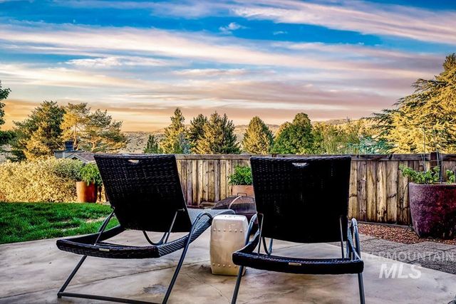 839 E Hearthstone Dr, Boise, ID 83702
