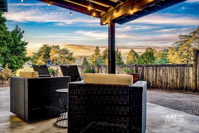 839 E Hearthstone Dr, Boise, ID 83702