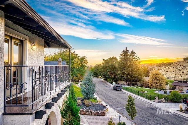 839 E Hearthstone Dr, Boise, ID 83702