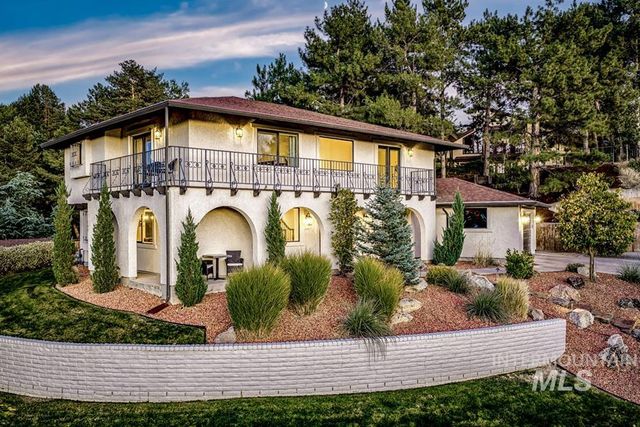 839 E Hearthstone Dr, Boise, ID 83702