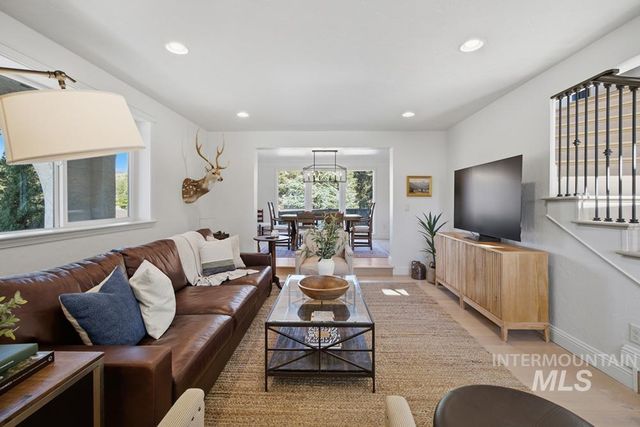 839 E Hearthstone Dr, Boise, ID 83702