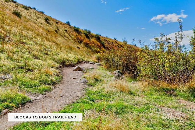839 E Hearthstone Dr, Boise, ID 83702