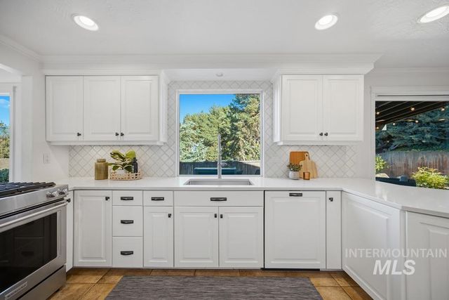 839 E Hearthstone Dr, Boise, ID 83702