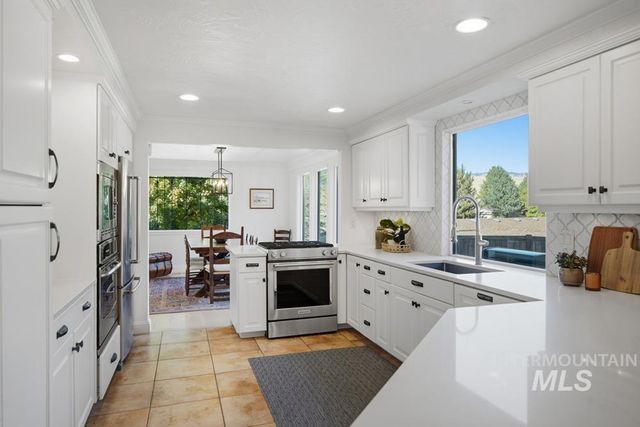 839 E Hearthstone Dr, Boise, ID 83702