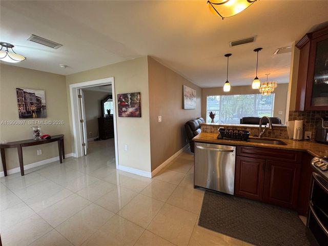 1460 NE 30th Ct, Pompano Beach, FL 33064