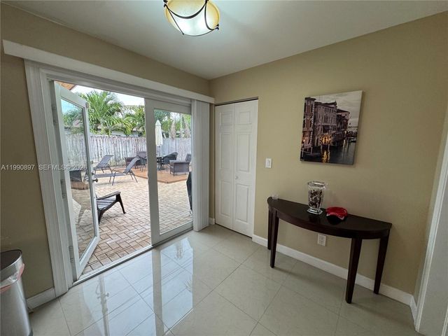 1460 NE 30th Ct, Pompano Beach, FL 33064