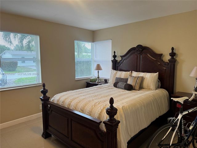 1460 NE 30th Ct, Pompano Beach, FL 33064