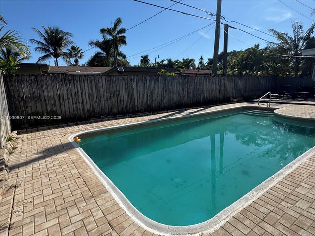 1460 NE 30th Ct, Pompano Beach, FL 33064