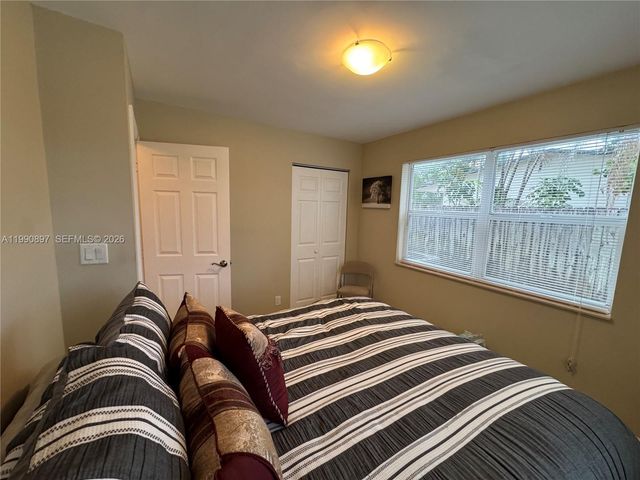 1460 NE 30th Ct, Pompano Beach, FL 33064