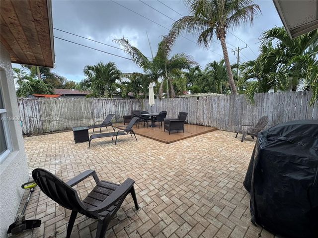 1460 NE 30th Ct, Pompano Beach, FL 33064