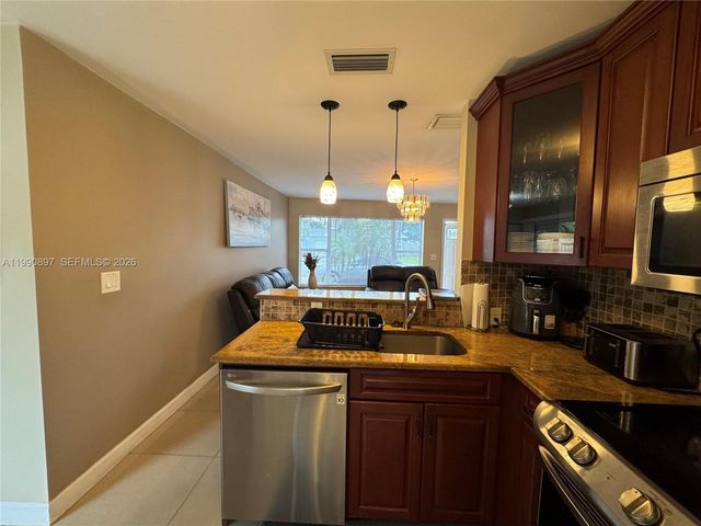 1460 NE 30th Ct, Pompano Beach, FL 33064