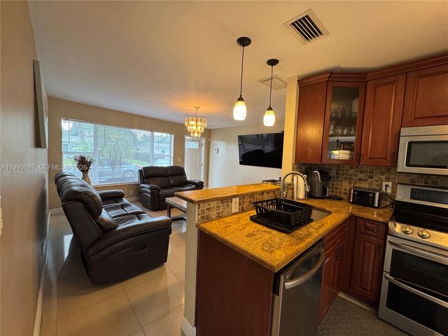 1460 NE 30th Ct, Pompano Beach, FL 33064