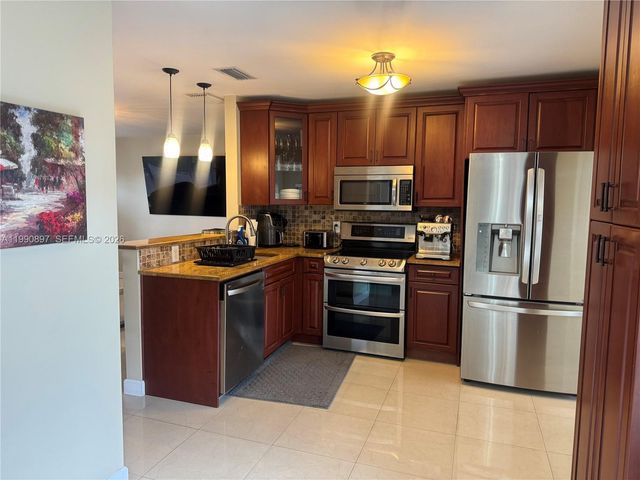 1460 NE 30th Ct, Pompano Beach, FL 33064