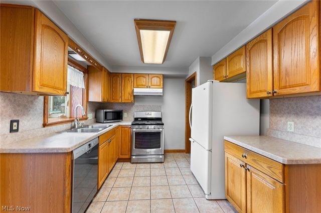 687 Moore Avenue, Campbell, OH 44405