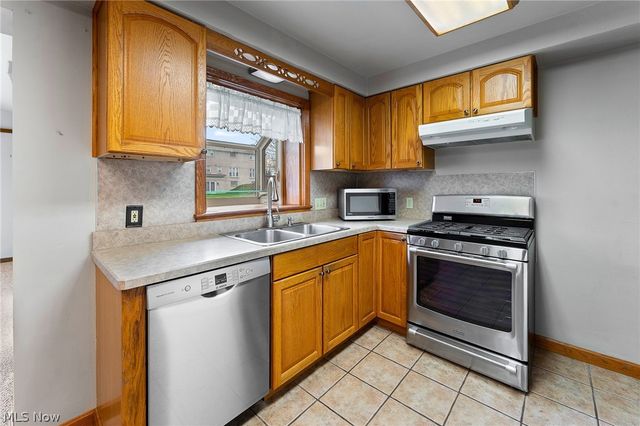 687 Moore Avenue, Campbell, OH 44405