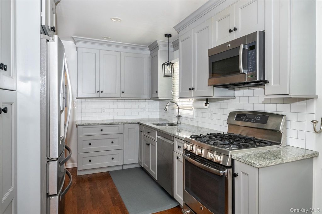 7 Ronalds Avenue, New Rochelle, NY 10801 — photo 2