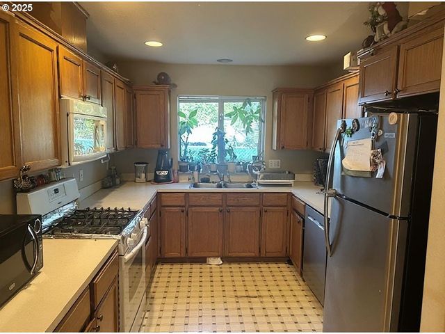 248 Se TOWNSHIP Rd, Canby, OR 97013