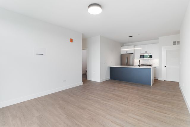 3140 N Clybourn Avenue 204, Chicago, IL 60657