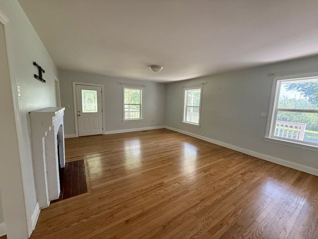 645 Neals Ln, Gallatin, TN 37066