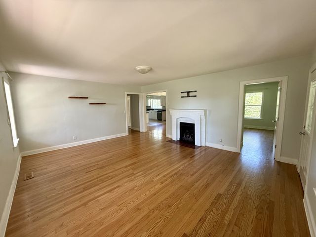 645 Neals Ln, Gallatin, TN 37066
