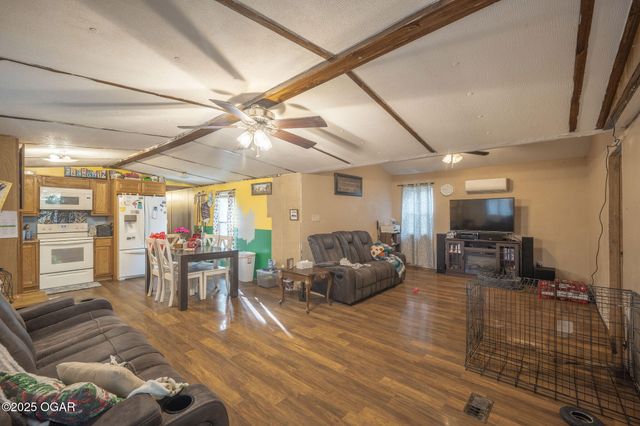 9237/9239 County Rd 90, Carthage, MO 64836