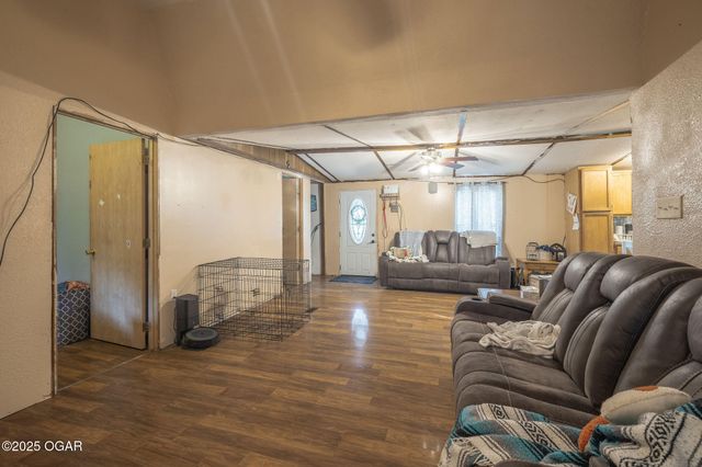 9237/9239 County Rd 90, Carthage, MO 64836