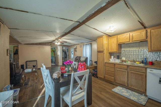 9237/9239 County Rd 90, Carthage, MO 64836