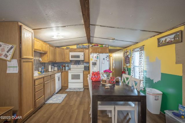 9237/9239 County Rd 90, Carthage, MO 64836