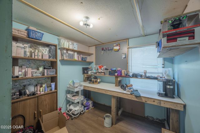 9237/9239 County Rd 90, Carthage, MO 64836