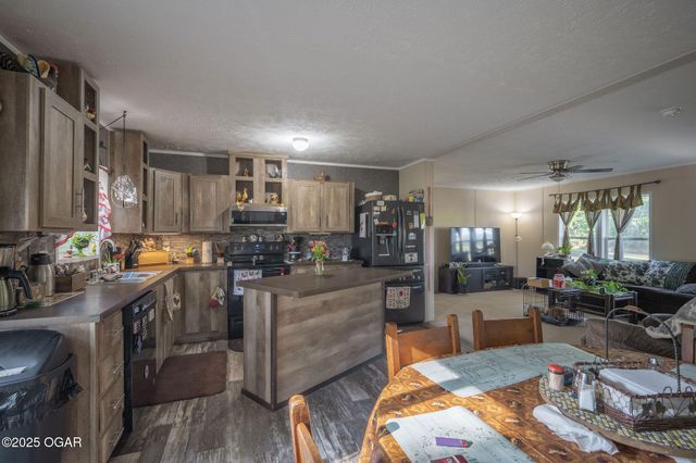9237/9239 County Rd 90, Carthage, MO 64836