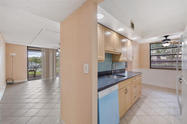 6190 Woodlands Boulevard 111, Tamarac, FL 33319