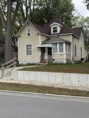 1002 Mobile Street, Waterloo, IA 50703