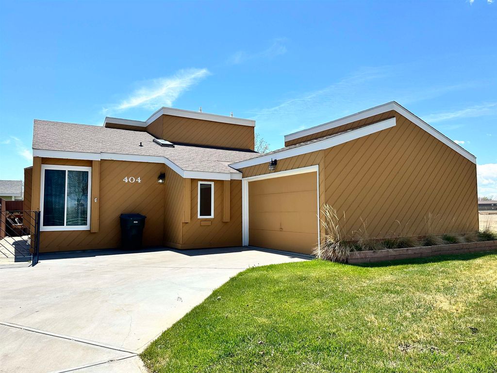 404 Beartooth Dr, Powell, WY 82435 photo 2
