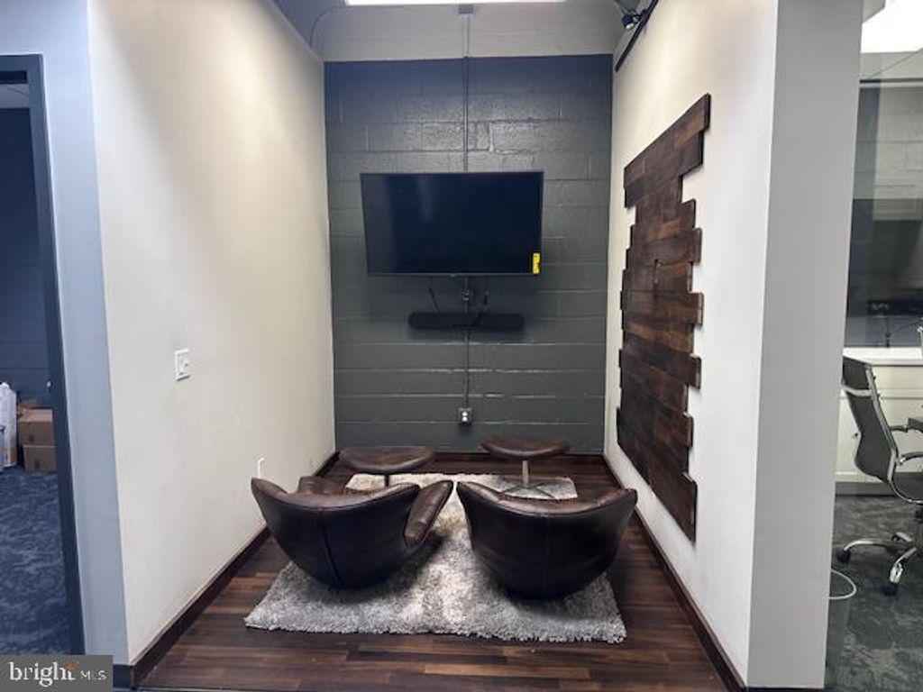 Image 10 of property listing at 8900 EDGEWORTH DR #U, Capitol Heights, MD 20743
