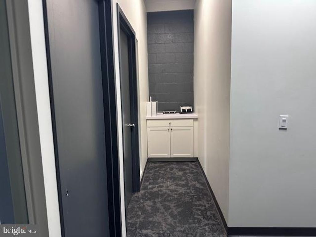 Image 15 of property listing at 8900 EDGEWORTH DR #U, Capitol Heights, MD 20743