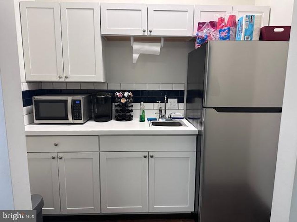 Image 7 of property listing at 8900 EDGEWORTH DR #U, Capitol Heights, MD 20743