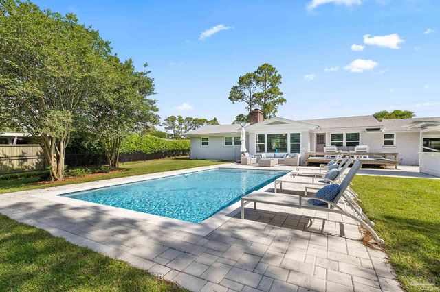 15 Star Lake Dr, Pensacola, FL 32507