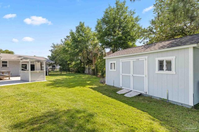 15 Star Lake Dr, Pensacola, FL 32507